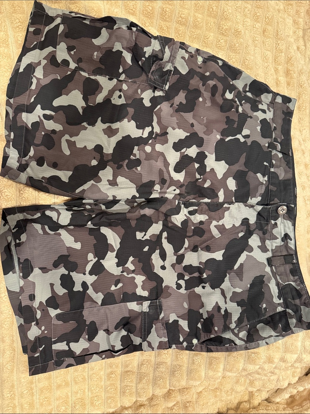 Men's Under Armour Camo Cargo Shorts - Black & Gray